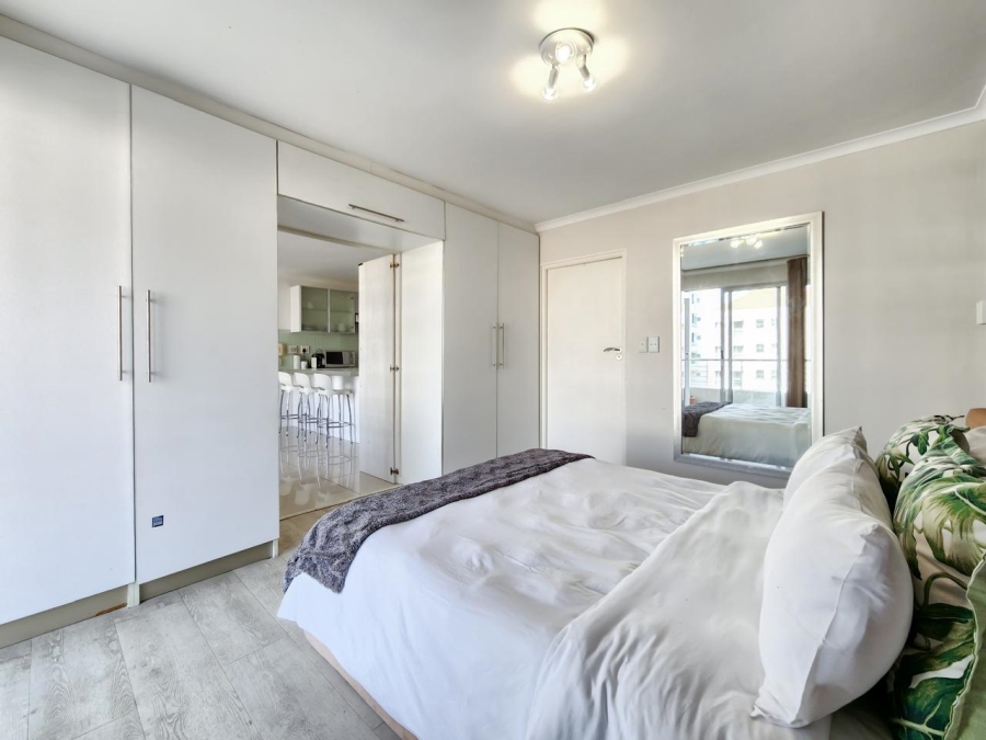 To Let 1 Bedroom Property for Rent in Sea Point Western Cape